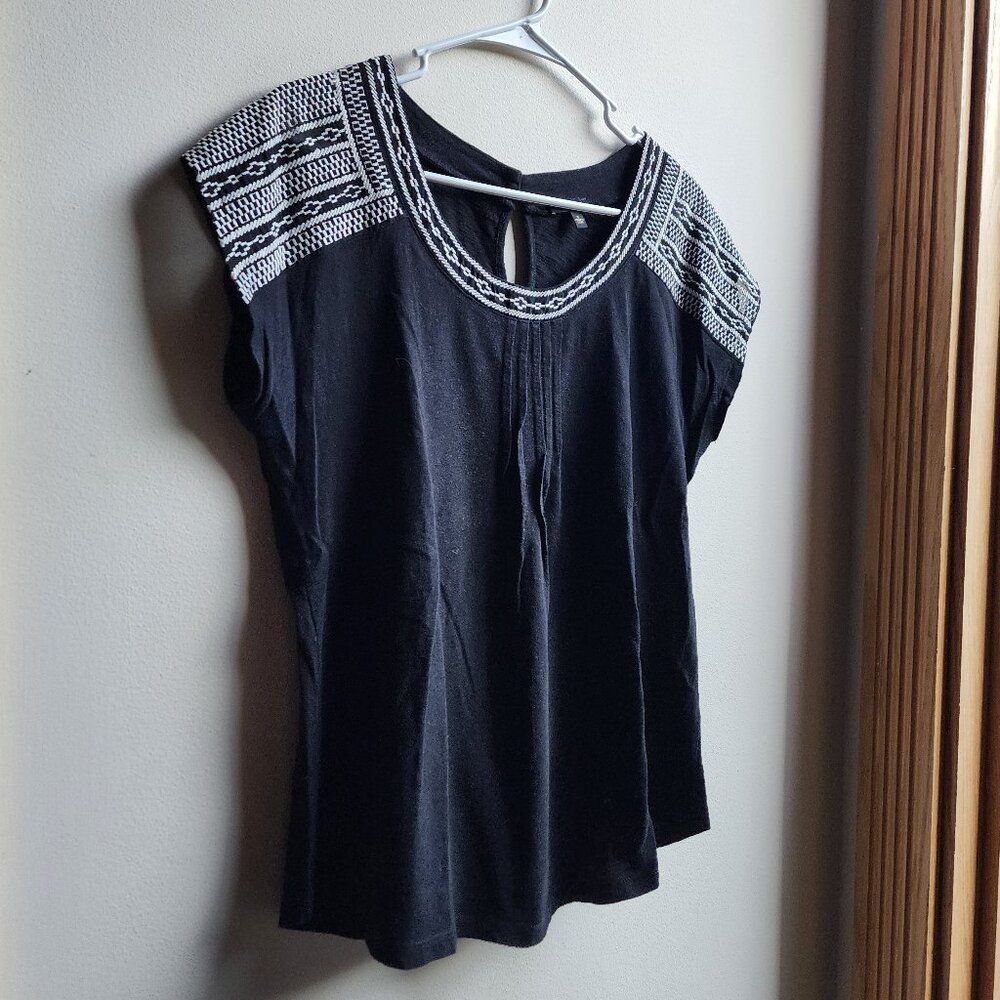 Cupio Black/White Aztec Embroidered Scoop Neck Cap Sleeve Blouse Size Small